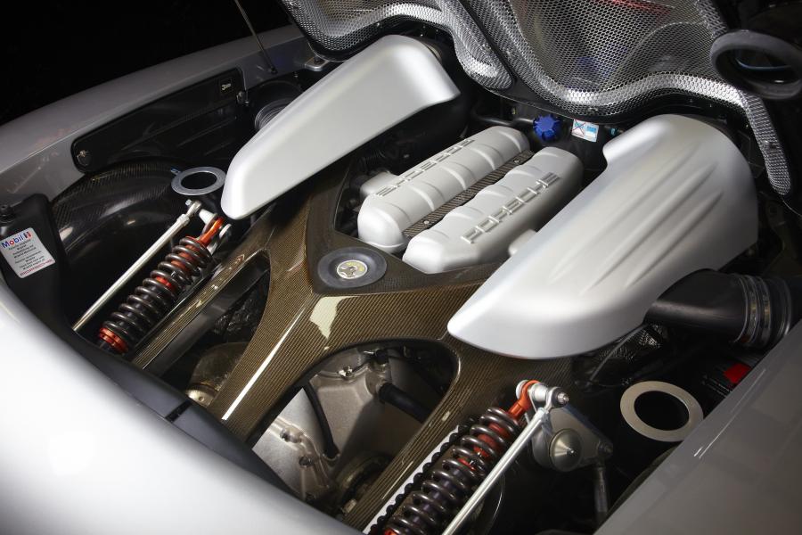 Porsche Carrera GT 2004 года  (фото 18 из 77)